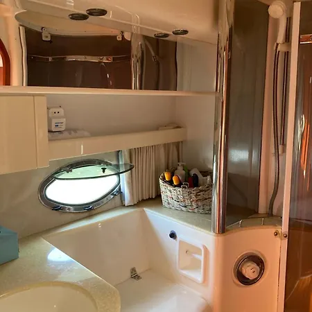 Sapore Di Sale Hotel en barco
